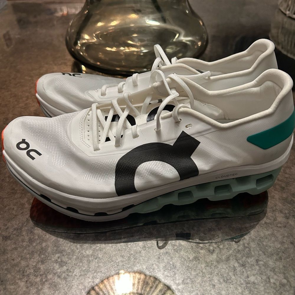On Running Cloudbloom Echo Trainers - Picture 6 of 9